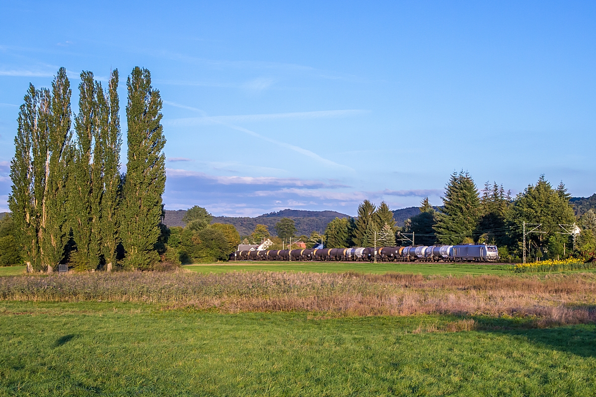  (20150929-183252_Akiem 37022_Vogelbach_Schwefelzug DGS 46060_Großkorbetha - St-Clair-les-Roches_am.jpg)