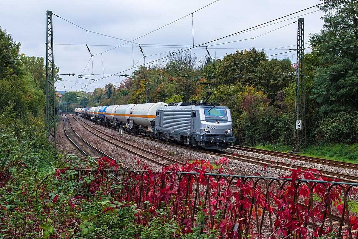  (20151015-125848_Akiem 37050_Saarbrücken_DGS 88952_SEG-Passau (Ammoniak)_a.jpg)