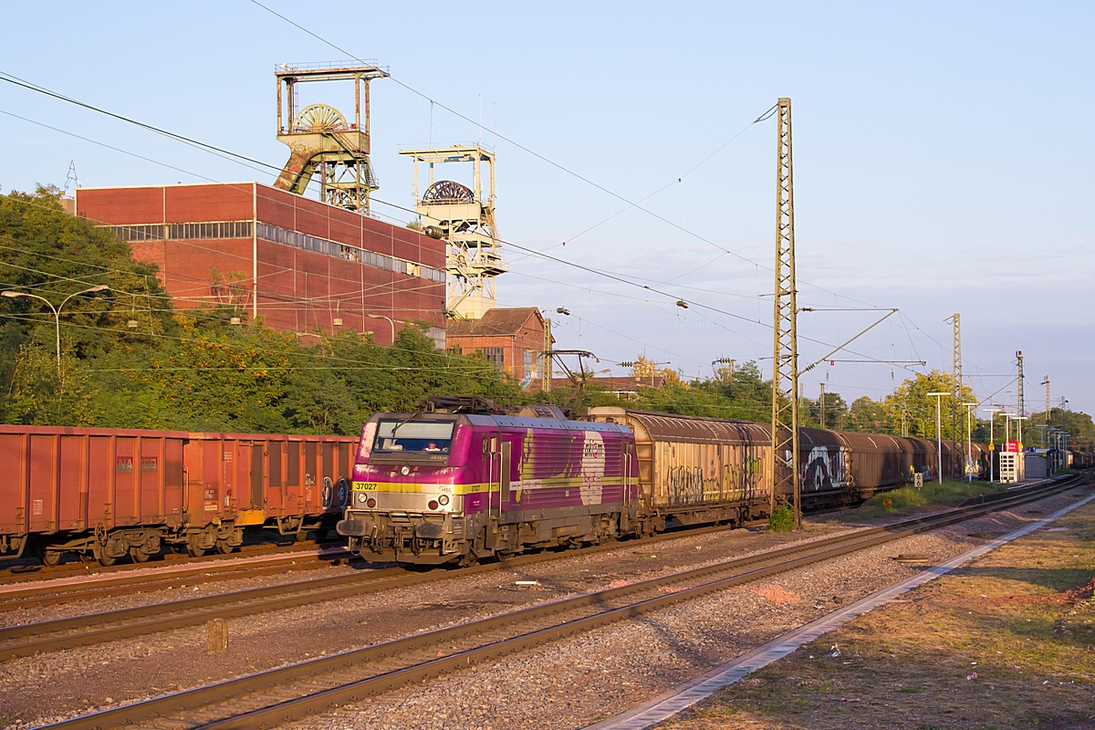  (20170922-184806_37027_Luisenthal_DGS 75998_SNK - Osnabrück Hbf Po_am.jpg)