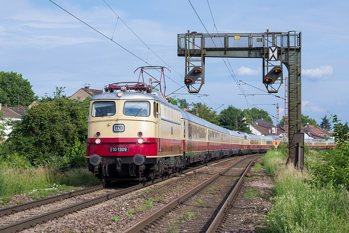  (20180607-181030_E10 1309_Saarlouis-Roden_DLr 1011_Rastatt - Trier Hbf_a2.jpg)