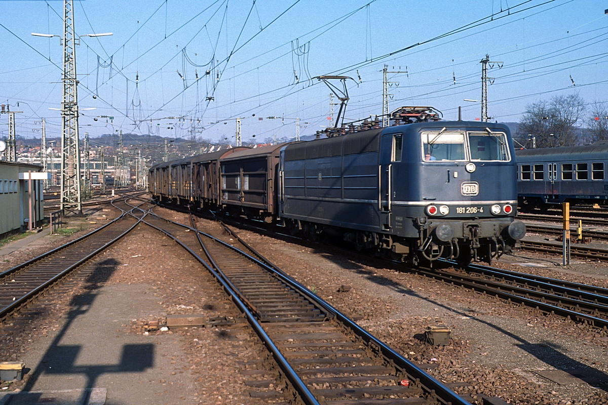  (19900315_53-45_181 206_Saarbrücken Hbf_b.jpg)