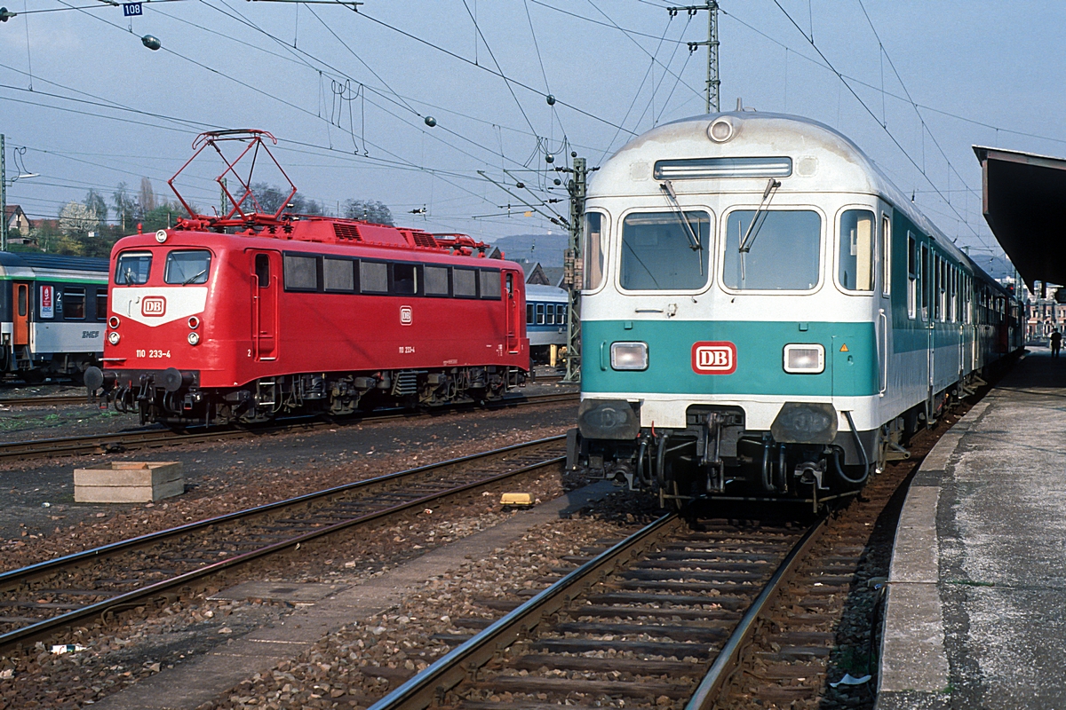  (19910409_55-28_110 233-BDnrzf 740_Saarbrücken Hbf_b.jpg)