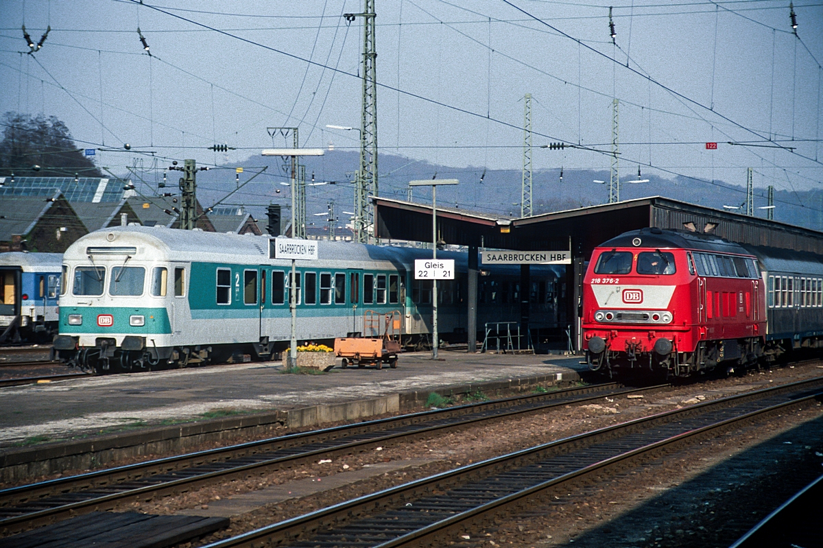  (19910409_55-29_218 376_Saarbrücken Hbf_E 3366_Mainz-SSH_b.jpg)