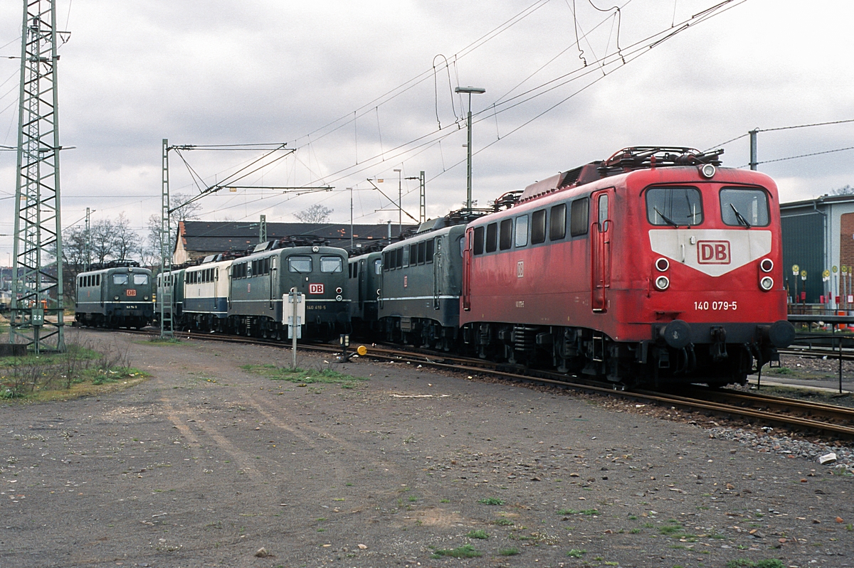  (19950422_61-03_140 079-140 180-141 114_Bw Saarbrücken Hbf_b.jpg)