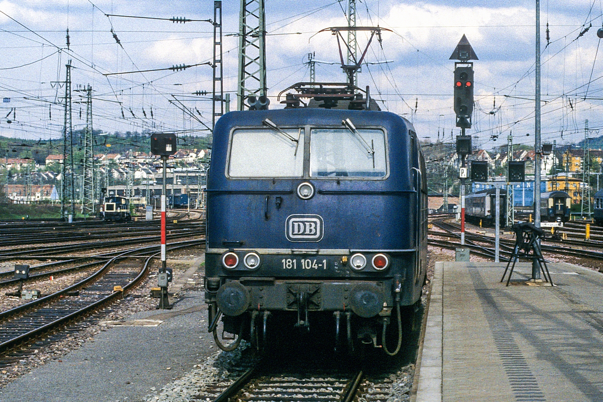  (19830429_26-37_181 104-Saarbrücken Hbf_b.jpg)