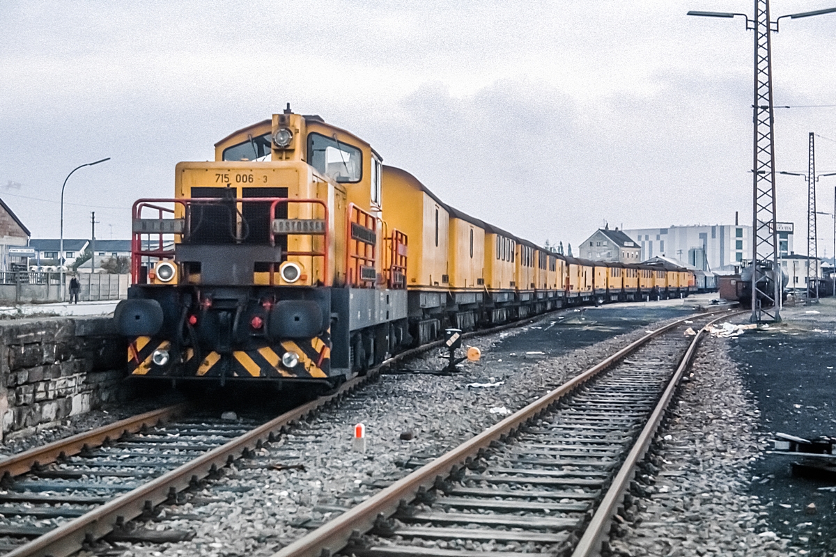  (19821012_18-30_715 006_Saarlouis Hbf_b.jpg)