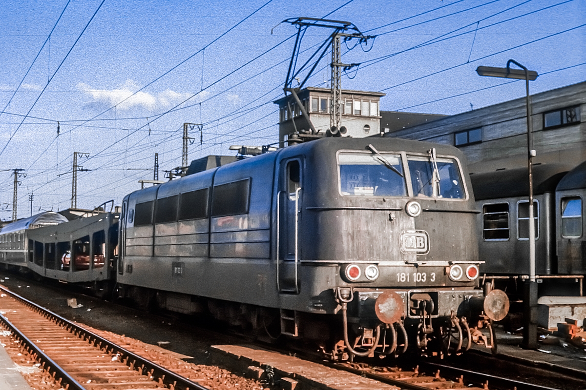  (1981xxxx_06-29_181 103_Saarbrücken Hbf_b.jpg)