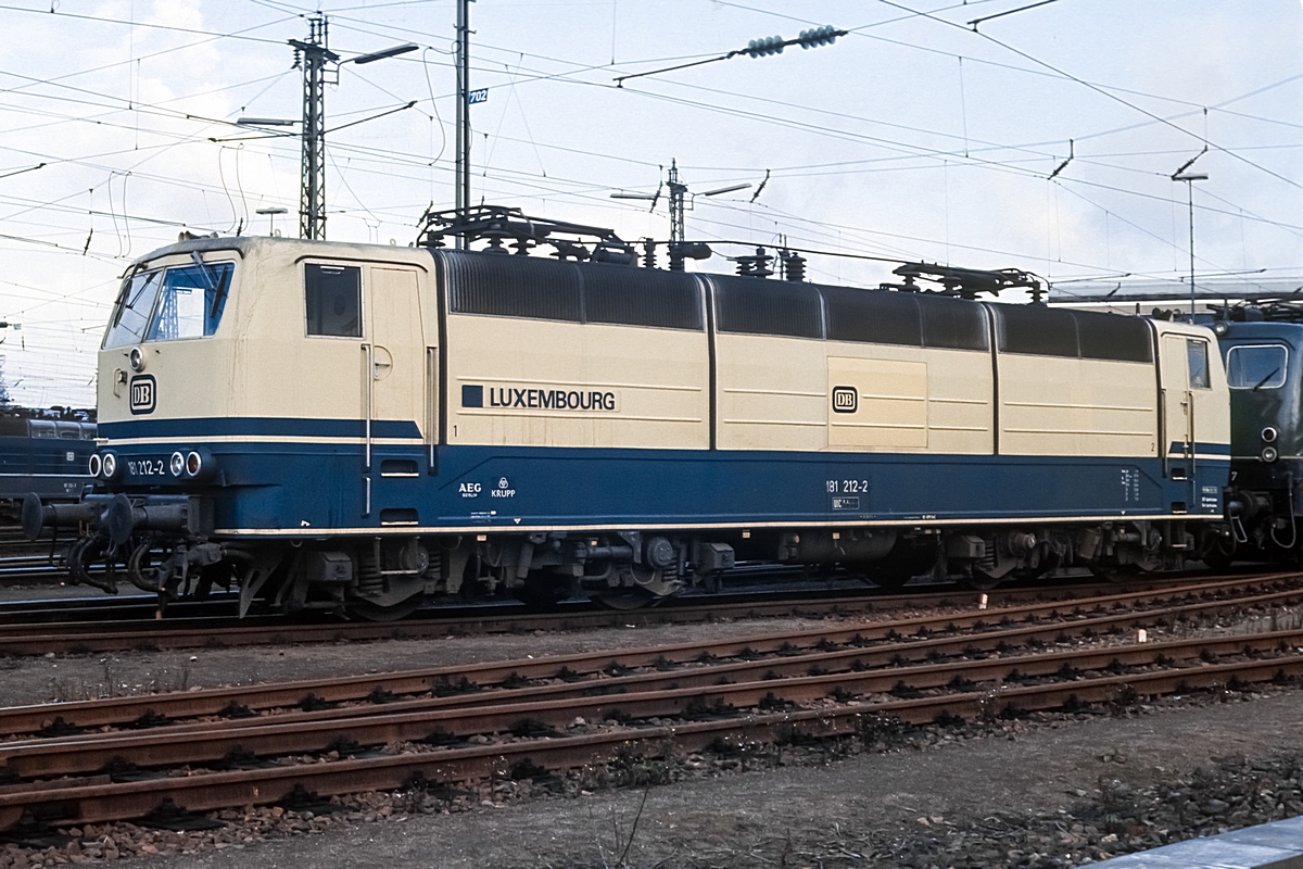  (1981xxxx_10-35_181 212_Bw Saarbrücken_b.jpg)