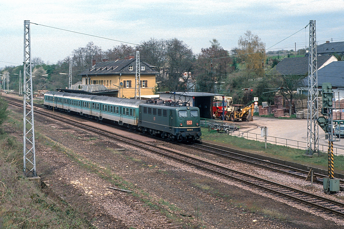  (19950421_60-42_141 111_Perl_N 5629_Perl - Trier Hbf_a.jpg)