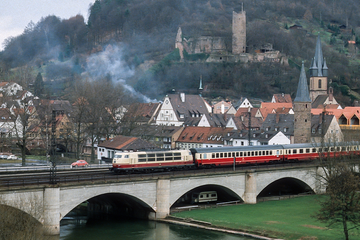  (19850401_35-30_103_Gemünden_IC 180 Karwendel_Innsbruck - Hamburg-Altona_a.jpg)