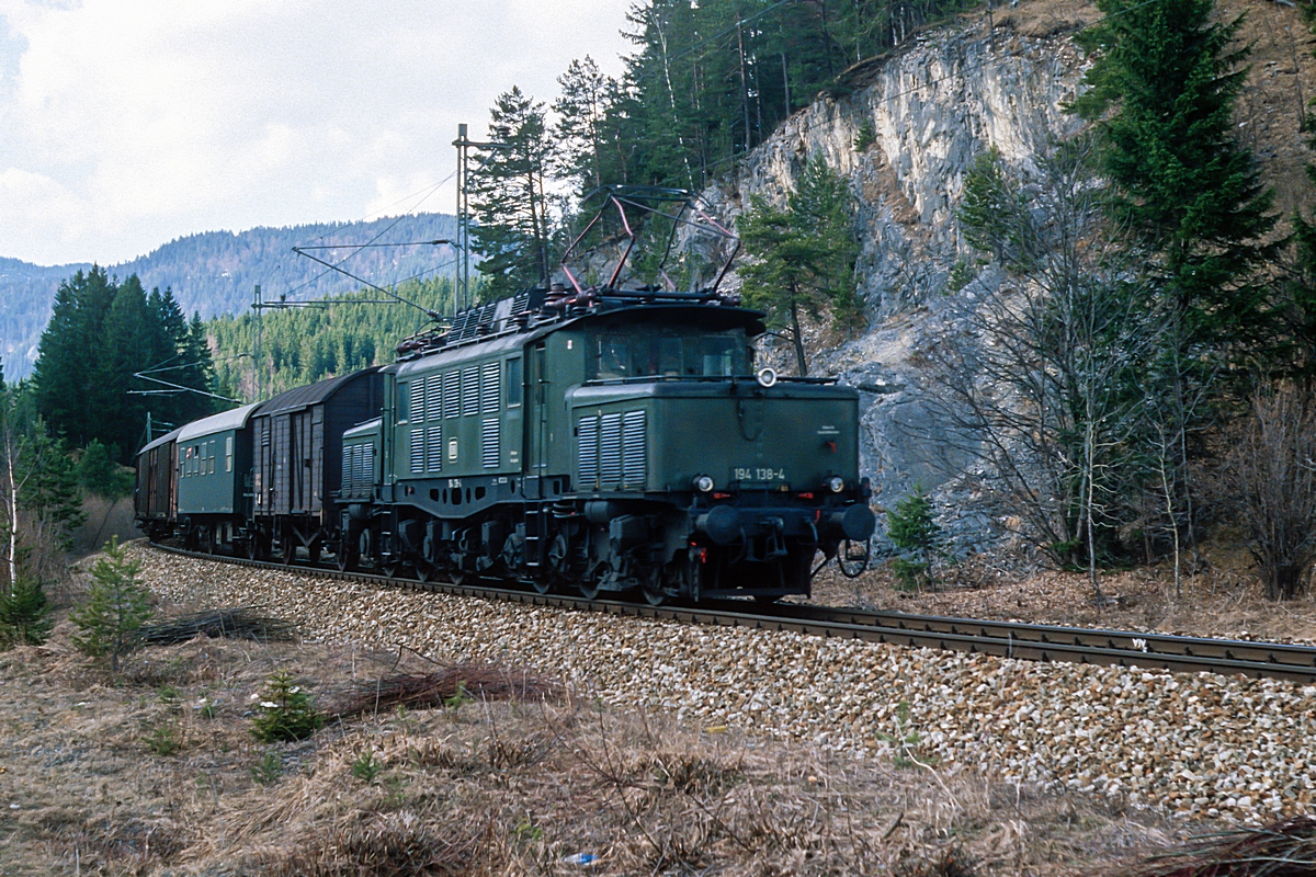  (19850402_35-41_194 138_zw Klais und Mittenwald_Dg 77453_Reutte in Tirol - Garmisch-Partenkirchen - Hall in Tirol_a.jpg)