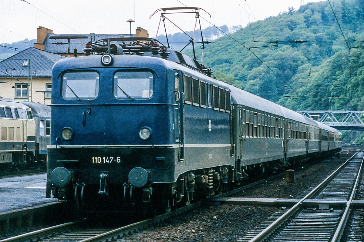  (19830524_27-14_110 147_Dillenburg_D 819_Oberhausen-Frankfurt_b.jpg)