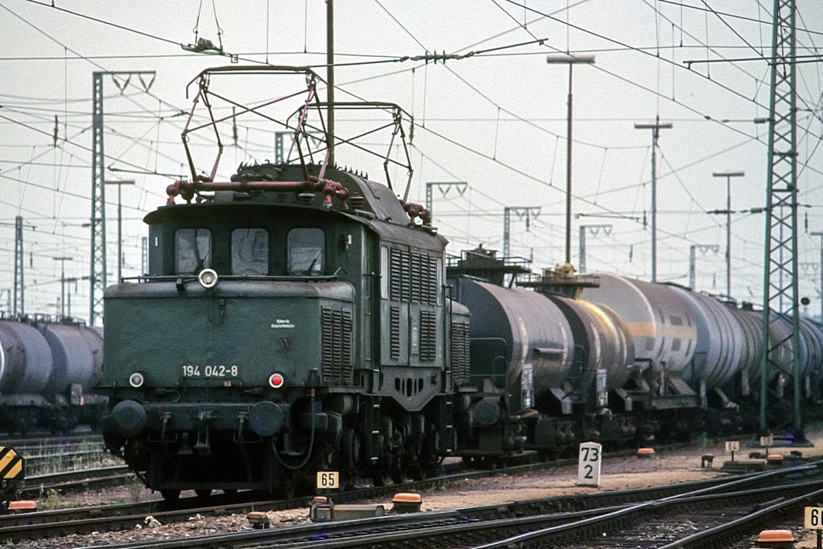  (19830609_28-26_194 042_Ingolstadt Hbf_b.jpg)