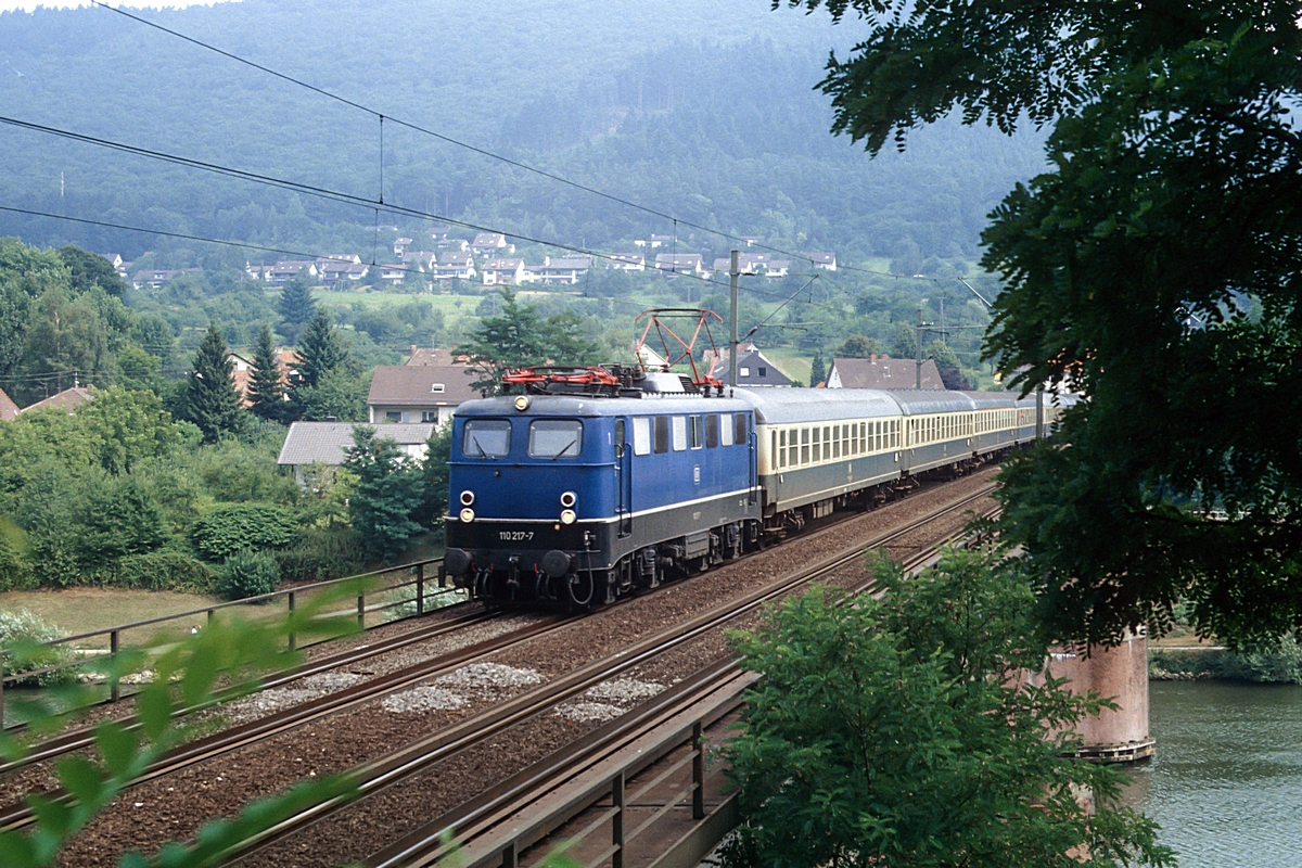  (19830807_28-50_110 217_Neckargemünd_D 2550_Passau-Saarbrücken_b.jpg)