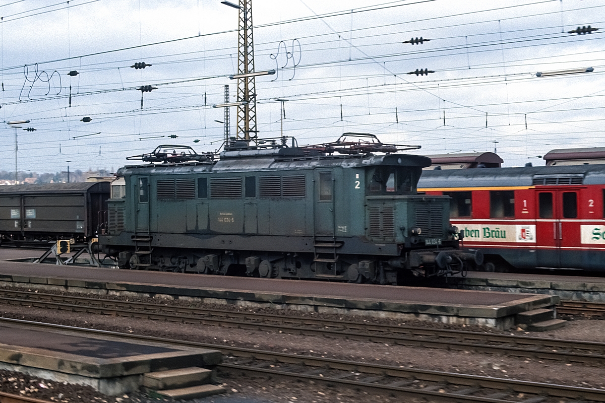  (19830405_24-02_144 034_Heilbronn Hbf_b.jpg)