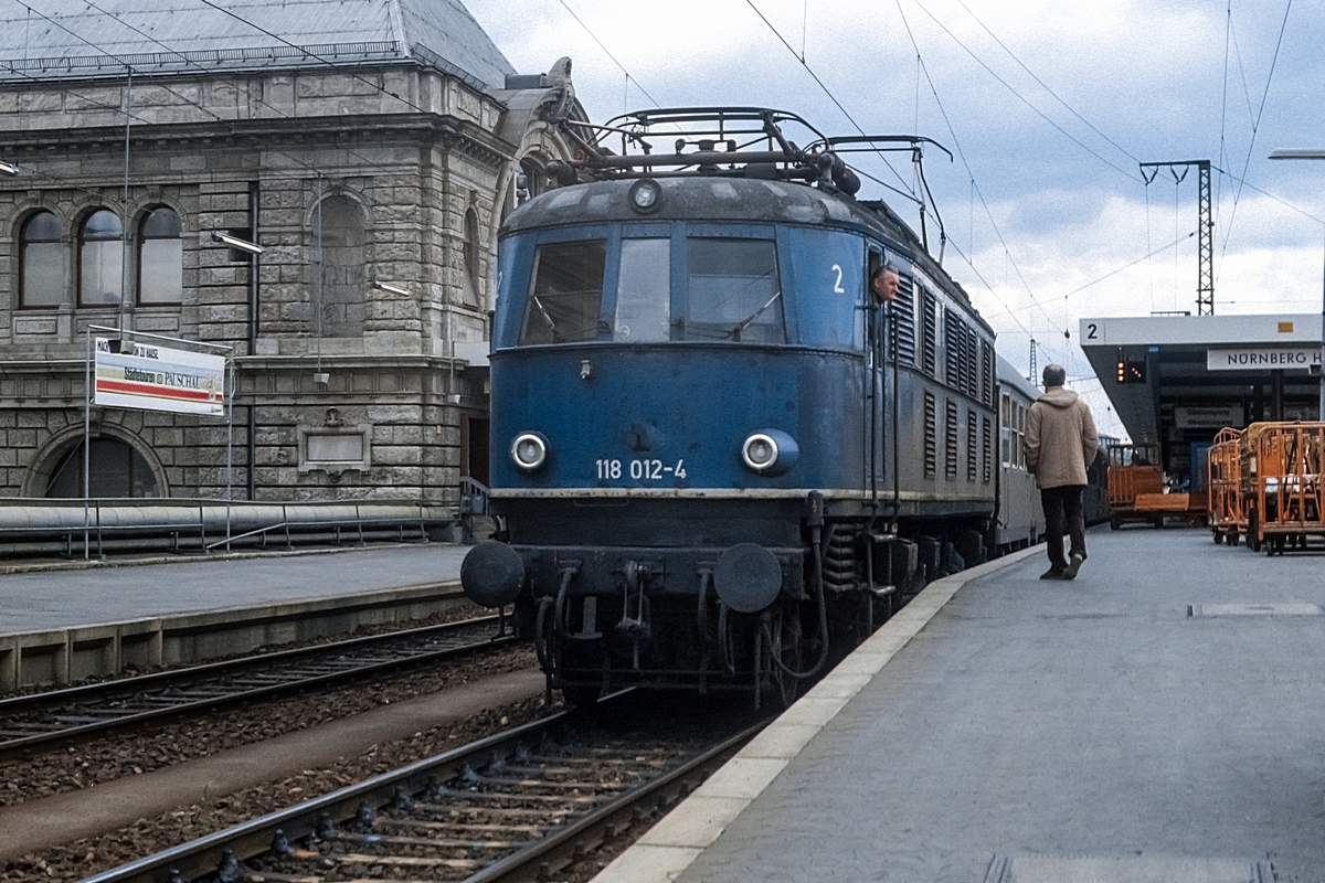  (19830405_24-03_118 012_Nürnberg Hbf_E 3404_Nürnberg-Würzburg_a.jpg)