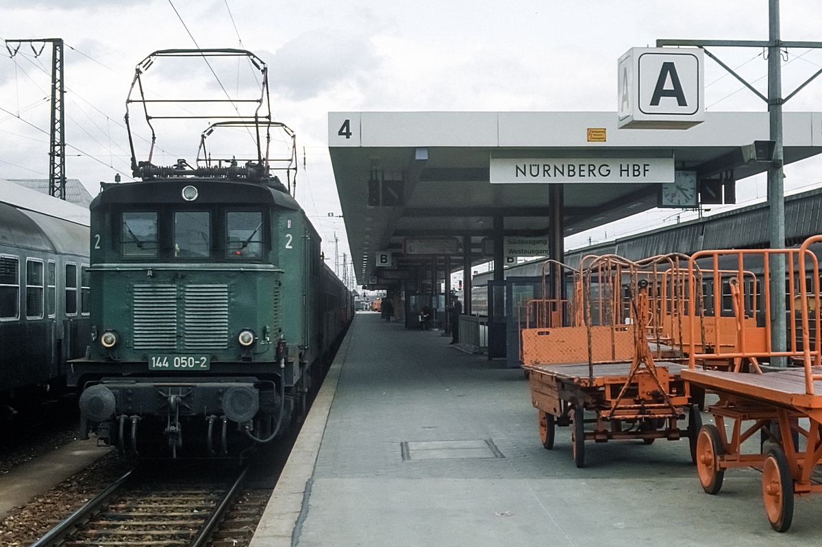  (19830405_24-10_144 050_Nürnberg Hbf_N 5762_Nürnberg Hbf - Bamberg_a.jpg)