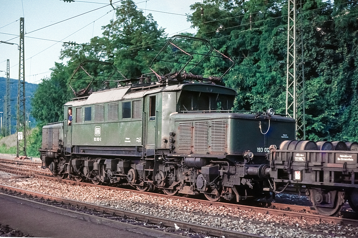  (19820816_15-35_193 012_Geislingen_Üg 68286_Amstetten-Geislingen_b.jpg)