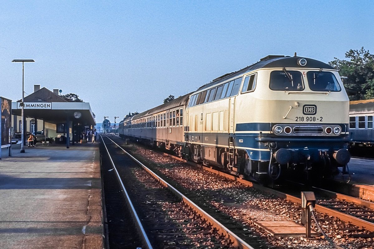  (19820829_17-34_218 908_Memmingen_E 2168_München Hbf - Lindau Hbf_m.jpg)