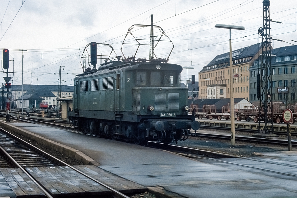  (19830406_24-33_144 050_Nürnberg Hbf_b.jpg)