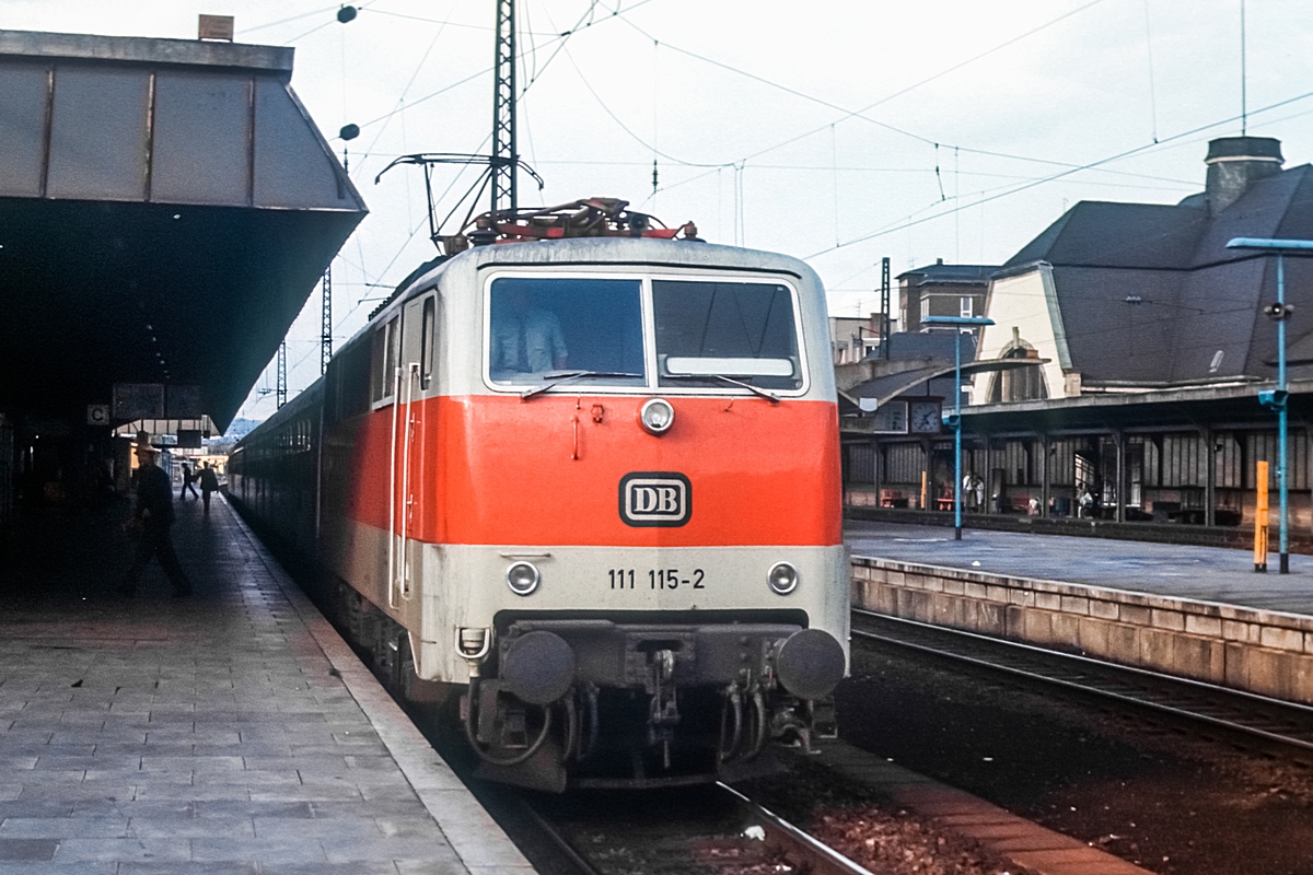  (19800730_04-22_111 115_Koblenz Hbf_a.jpg)