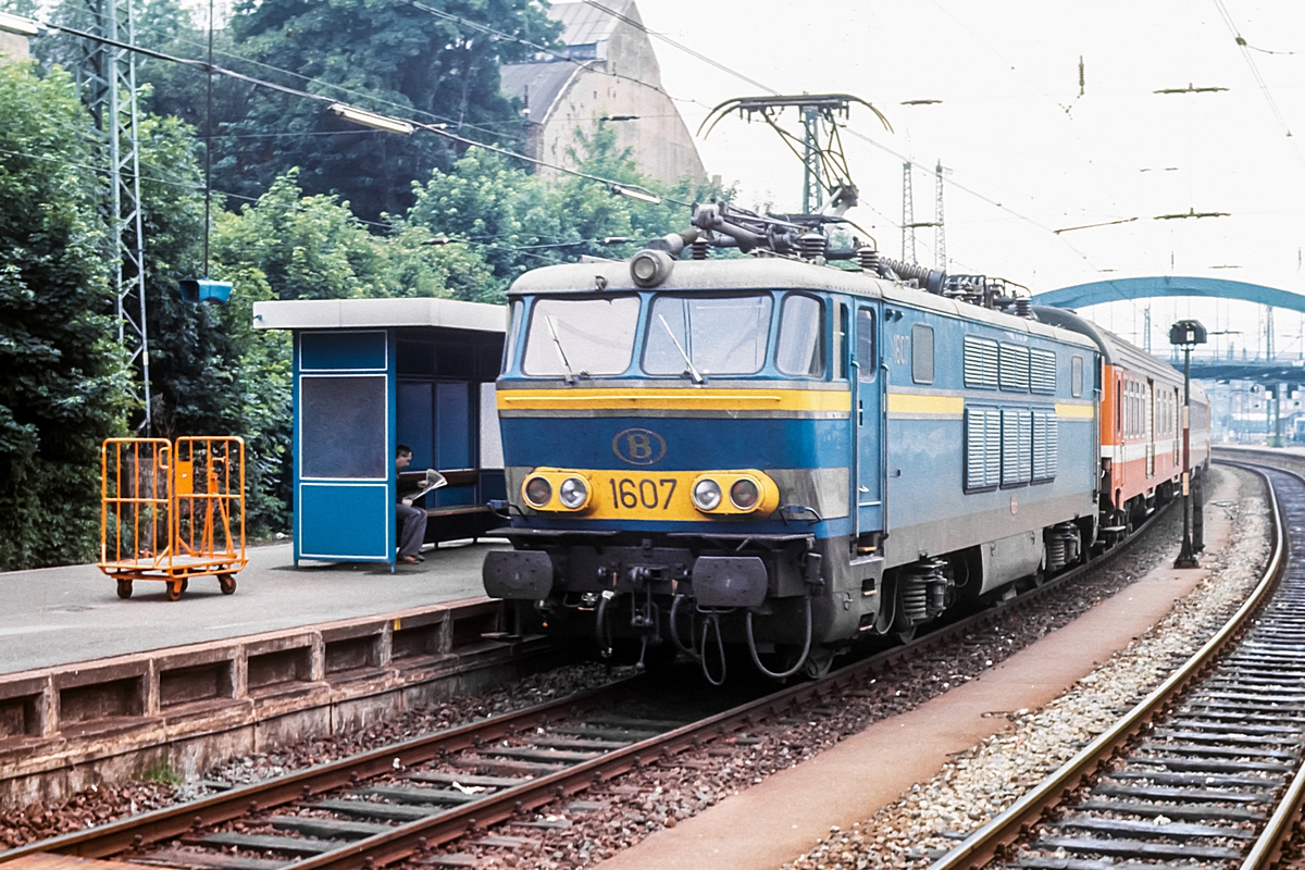  (19810625_07-46_SNCB 1607_Aachen Hbf_b.jpg)