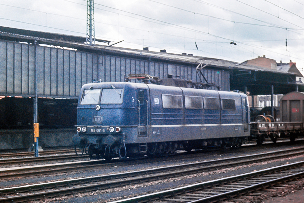  (19811004_12-42_184 002_Trier Hbf_a.jpg)
