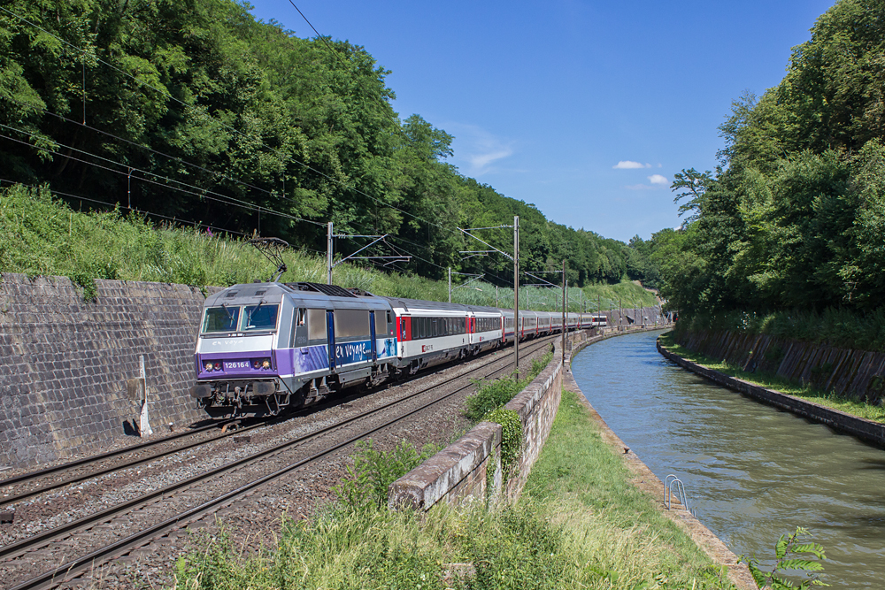 http://www.klawitter.info/bahn/allgemein/20140703-152212_SNCF126164_Arzviller_Exp90_Basel-Bruessel_k.jpg