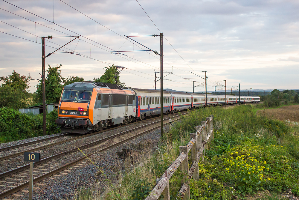 http://www.klawitter.info/bahn/allgemein/20140901-195322_SNCF26166_beiZoufftgen_Exp96Iris_BaselSBB-BruxellesMidi_k.jpg