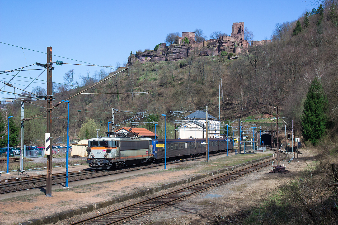 http://www.klawitter.info/bahn/allgemein/20180406-135128_SNCF25679_Lutzelbourg_TER830118_Strasbourg-Sarrebourg_k.jpg