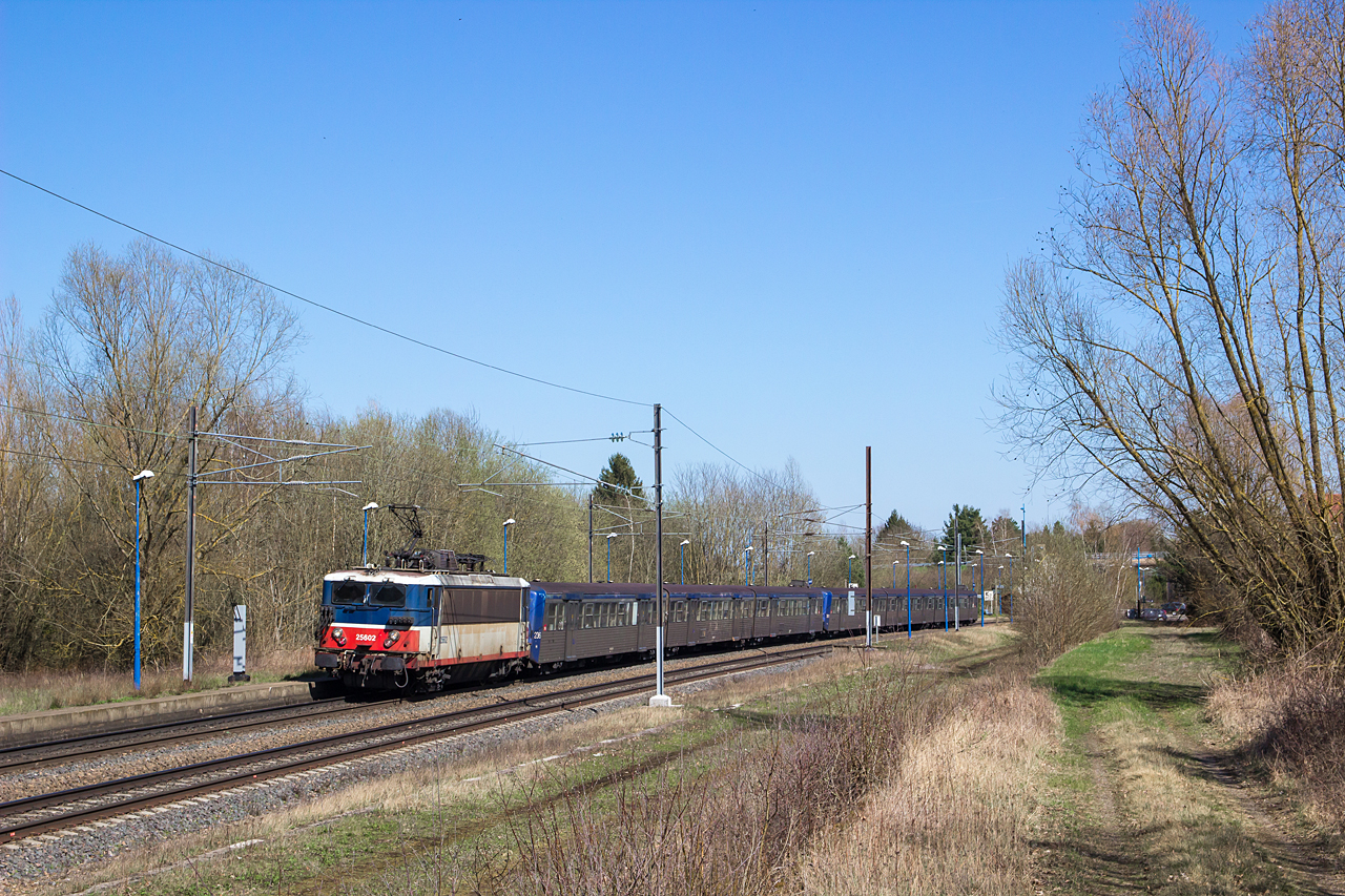 http://www.klawitter.info/bahn/allgemein/20180406-153538_SNCF25602_Steinbourg_TER830120_StrasbourgVille-Saverne_k.jpg