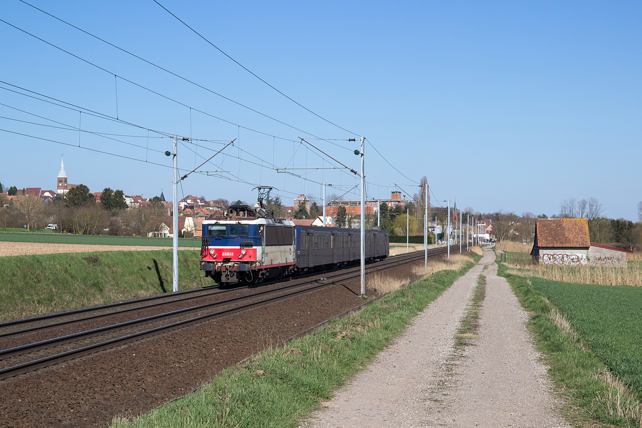 http://www.klawitter.info/bahn/allgemein/20180406-162438_SNCF25613_Hochfelden_TER830124_StrasbourgVille-Saverne_k.jpg