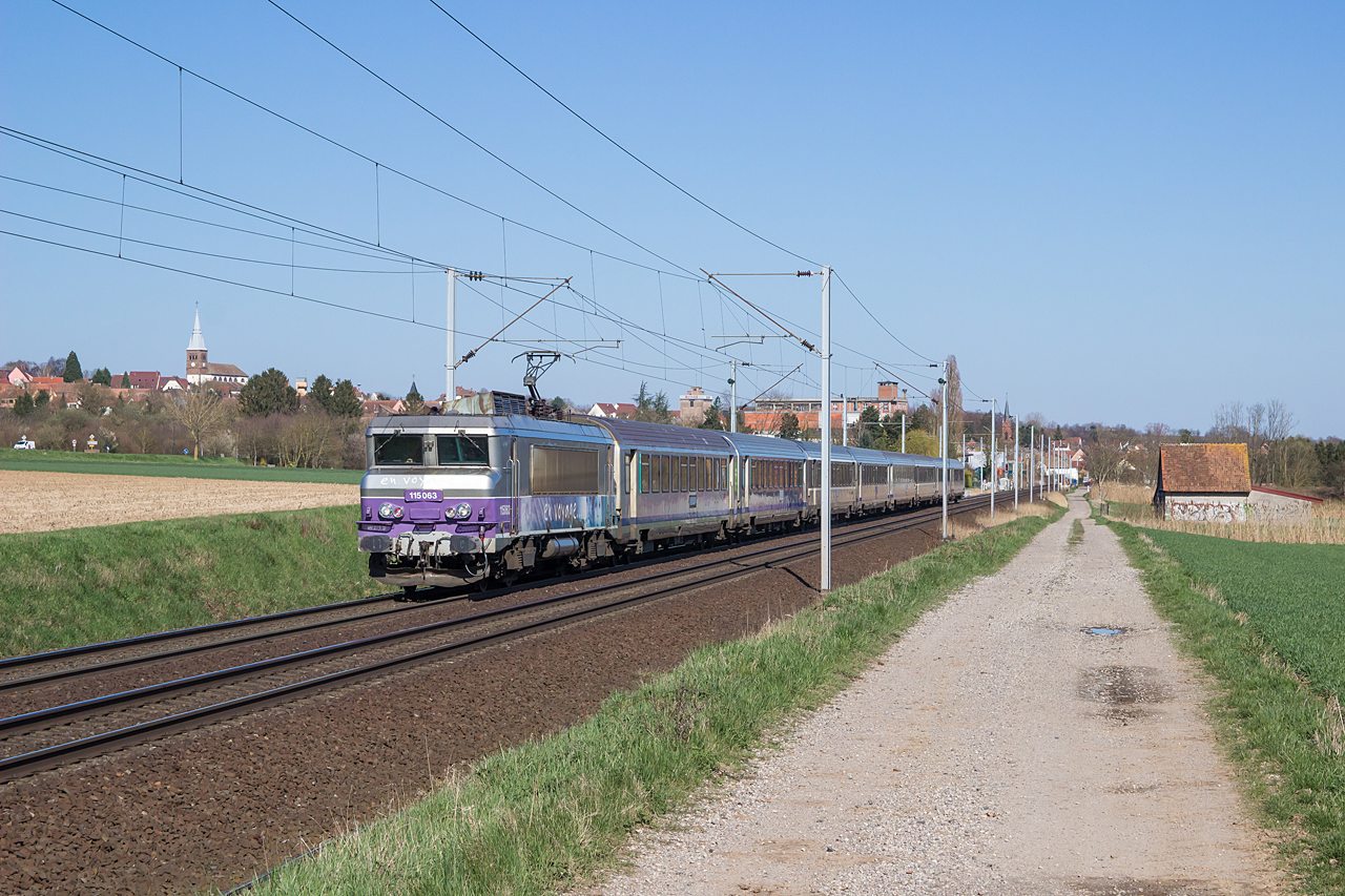 http://www.klawitter.info/bahn/allgemein/20180406-163130_SNCF15063_Hochfelden_IC1002_StrasbourgVille-ParisEst_k.jpg