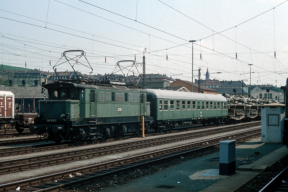  (32-13_19830817_144 149_Würzburg_b.jpg)