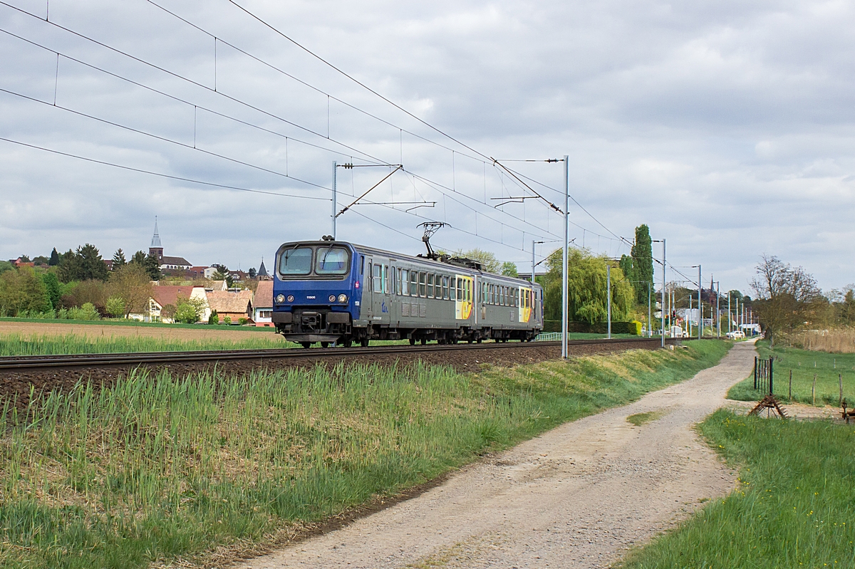  (20140415-145146_SNCF 111506_Hochfelden_TER 830114_Strasbourg-Saverne_a.jpg)