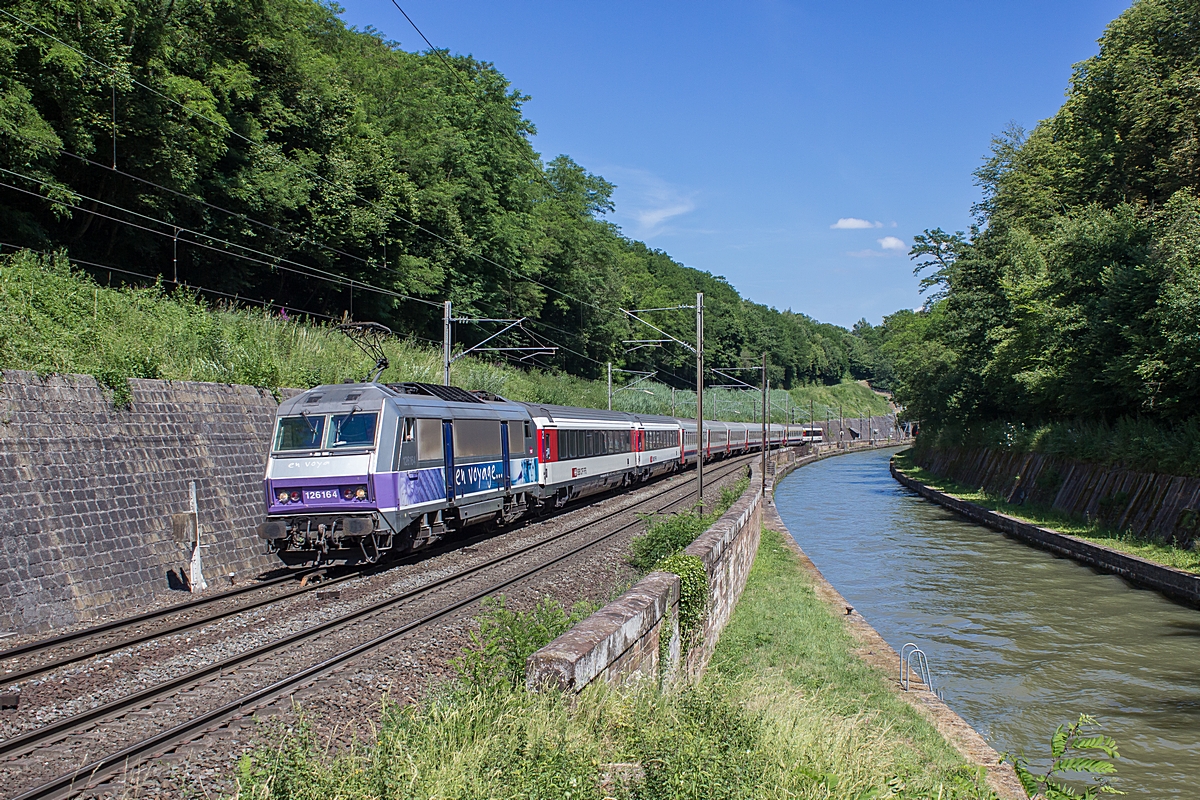  (20140703-152212_SNCF 126164_Arzviller_Exp 90 Basel-Brüssel_b.jpg)