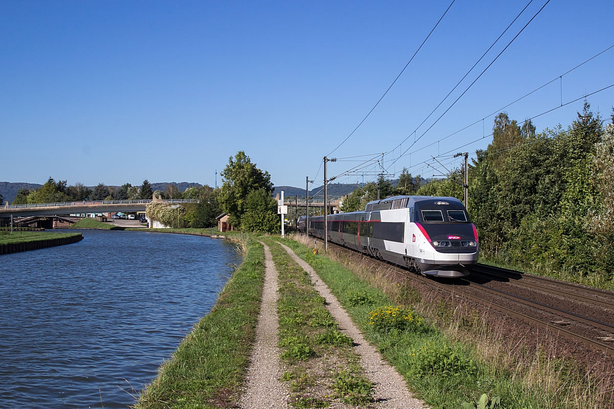  (20150928-103826_SNCF 28080_Steinbourg_TGV 5401_Roissy-Aéroport-CDG 2 - Strasbourg-Ville_B.jpg)