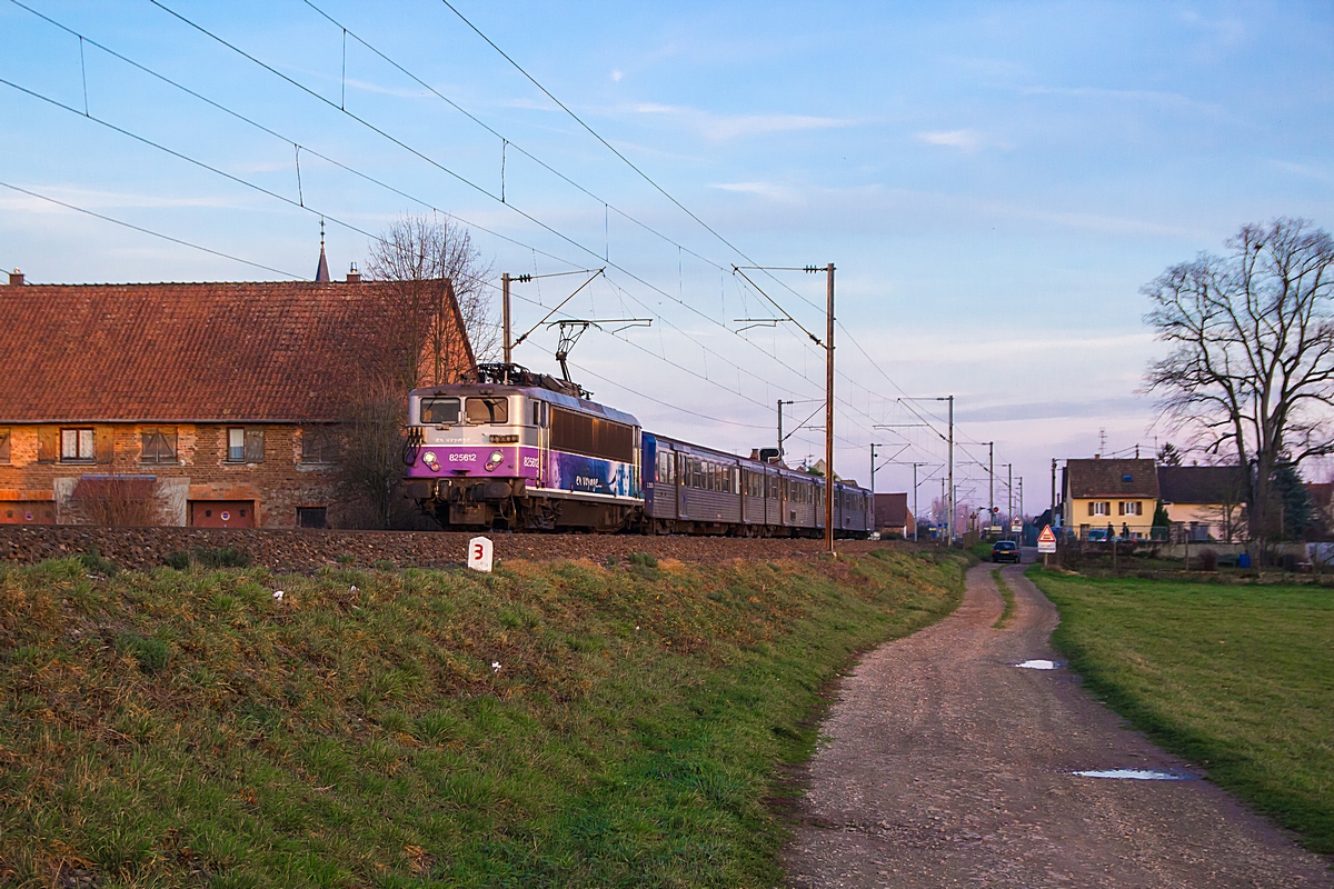  (20151227-162346_SNCF 25612_Schwindratzheim_TER 830148_Strasbourg-Saverne_b.jpg)