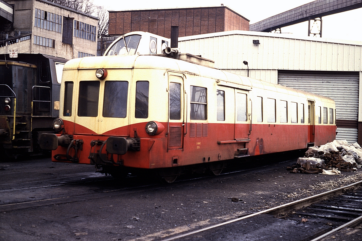  (45-01_19880329_HBL ex SNCF X 4042_Merlebach_b.jpg)