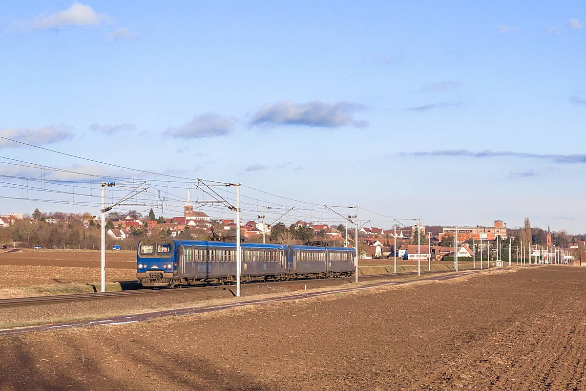  (20170203-163810_SNCF 111508-111515_Hochfelden_TER 835022_Strasbourg Ville - Sarrebourg_a.jpg)