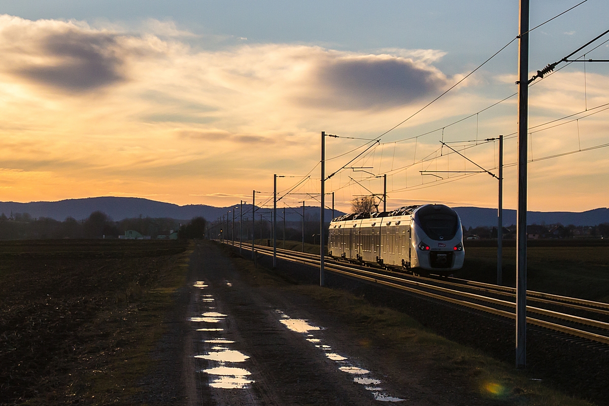  (20170203-165500_SNCF 83551M_Hochfelden_TER 830126_Strasbourg Ville - Saverne_a.jpg)