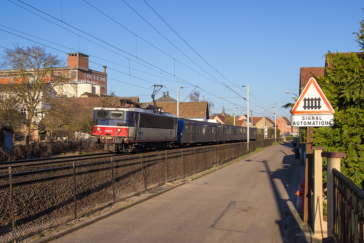  (20170316-172522_SNCF 25613_Hochfelden_TER 830130_Strasbourg Ville - Sarrebourg_m.jpg)