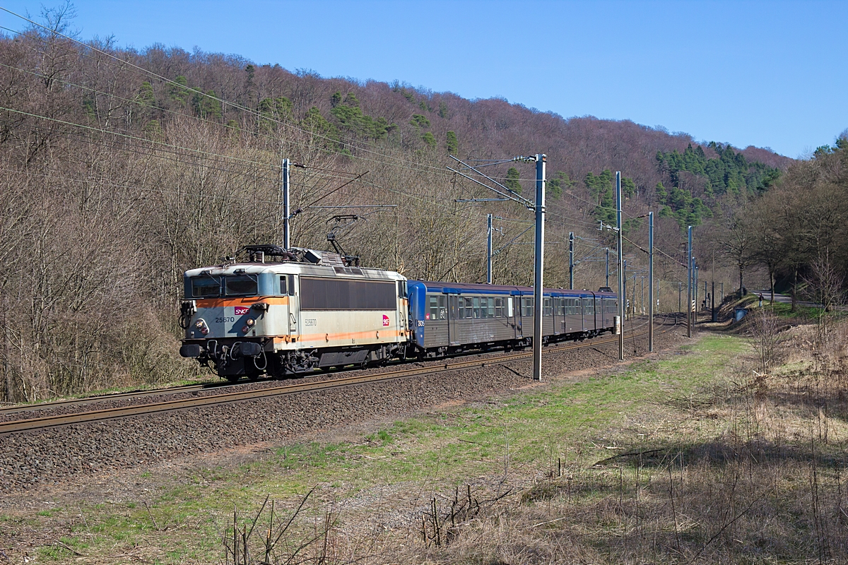  (20170327-135446_SNCF 25670_Arzvilller_TER 830118_Strasbourg Ville - Sarrebourg_b.jpg)