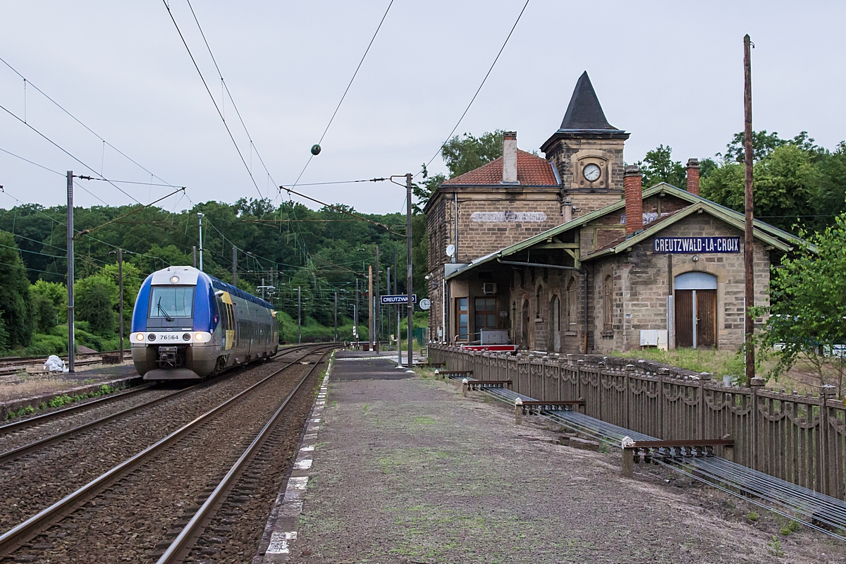  (20180614-193250_SNCF 76564_Creutzwald_TER 23503_Metz Ville - Sarreguemines_Umleiter_a1.jpg)