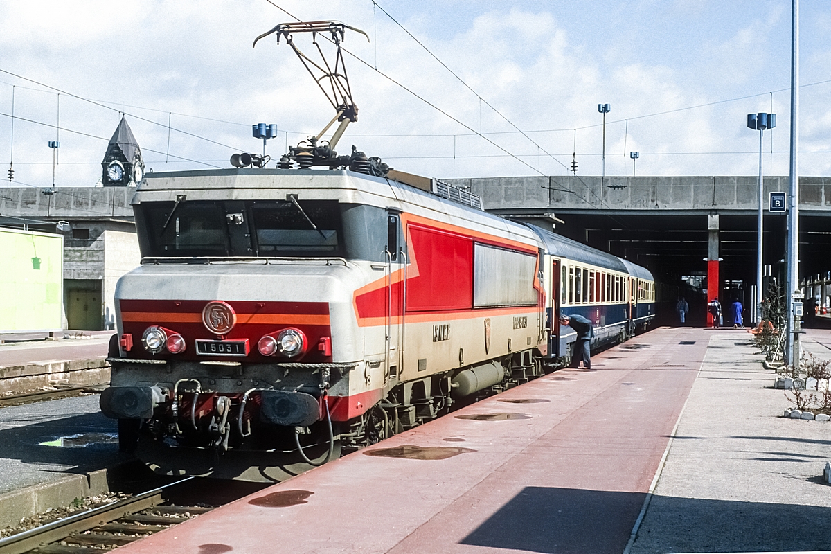 (19880326_44-14_SNCF BB 15031_Metz_EC 57 Goethe_Paris Est - Frankfurt_b.jpg)