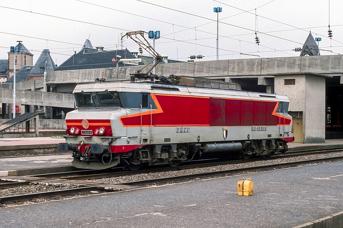  (19880326_44-17_SNCF BB 15006_Metz_a.jpg)