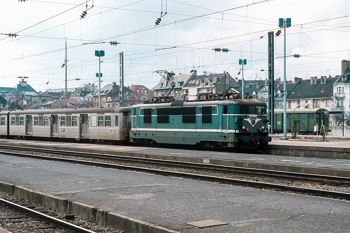  (19880326_44-18_SNCF BB 16695_Metz_a.jpg)