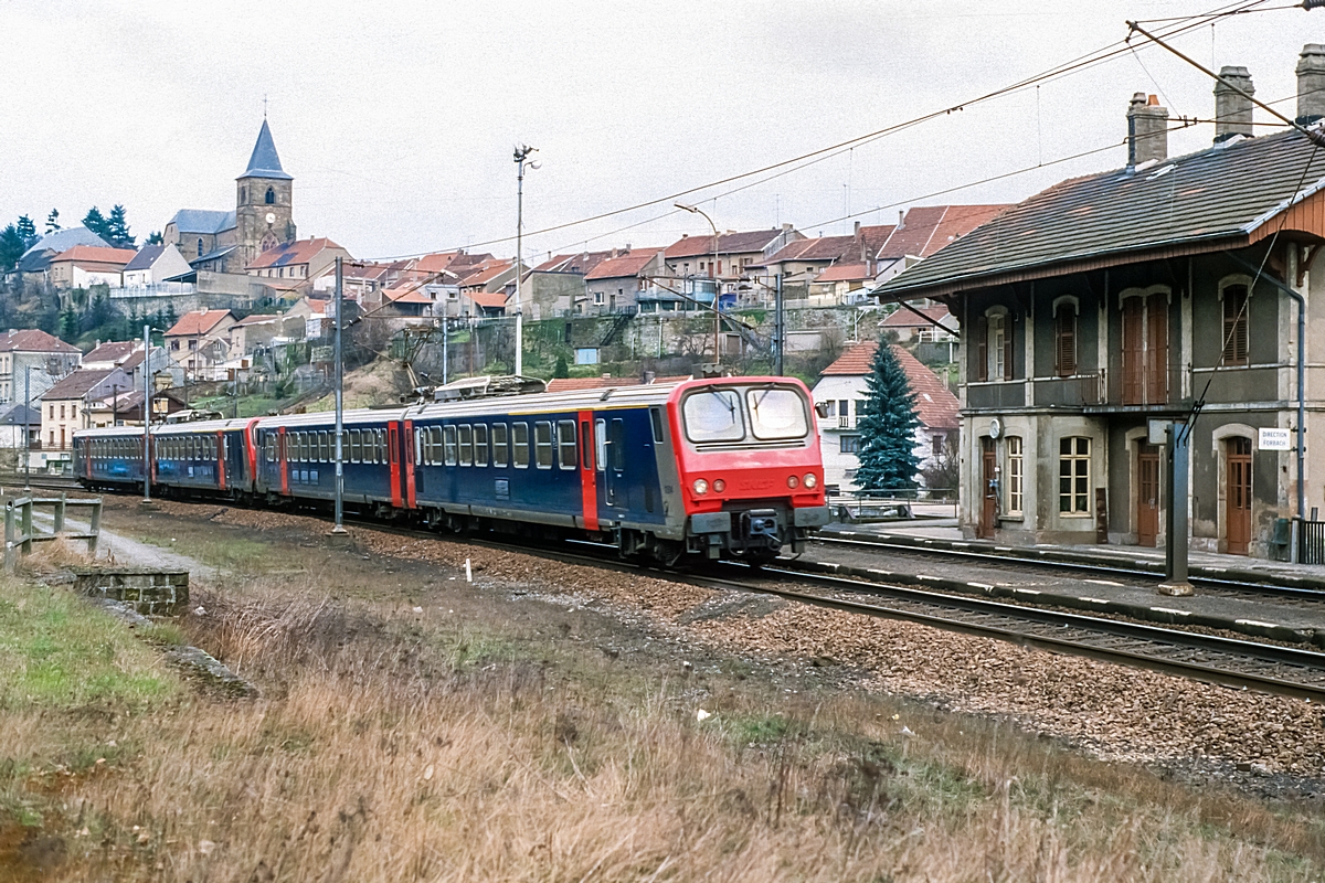  (19880329-162000_45-08_SNCF 11514 - SNCF 111513_Hombourg-Haut_a.jpg)