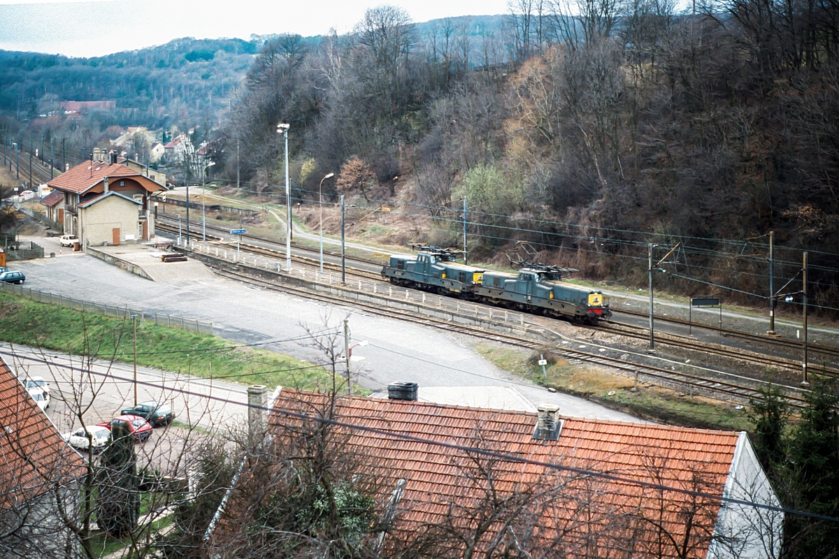  (19880329_45-10_SNCF BB 12000-SNCF BB 12000_Hombourg-Haut_b.jpg)