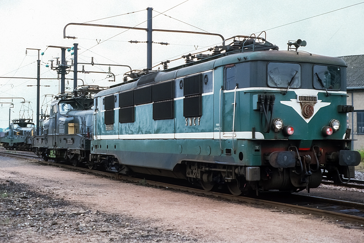  (19860708_39-08_SNCF BB 16601-BB 12000_Bw Forbach_b.jpg)